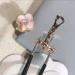 [Eternal Jewelry]CLOVER MEDIUM 1 MOTIFS  PINK MOP DIAMOND EARRINGS - 图片 3