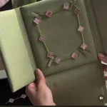 [Eternal Jewellery] Pink Necklace with Ten Clover Designs